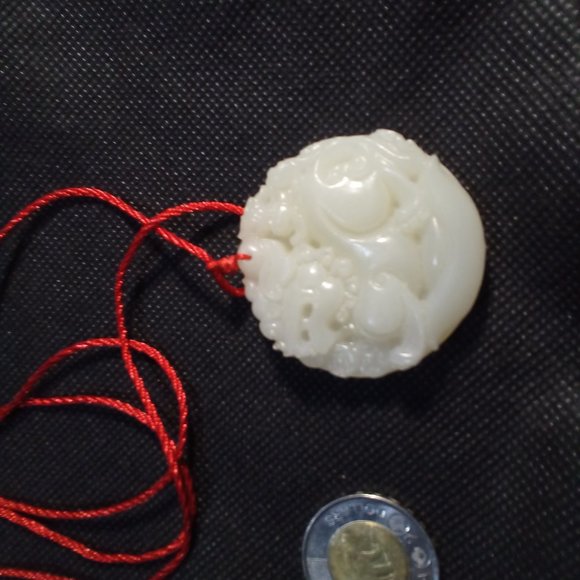 Lion jade pendant - Picture 3 of 4